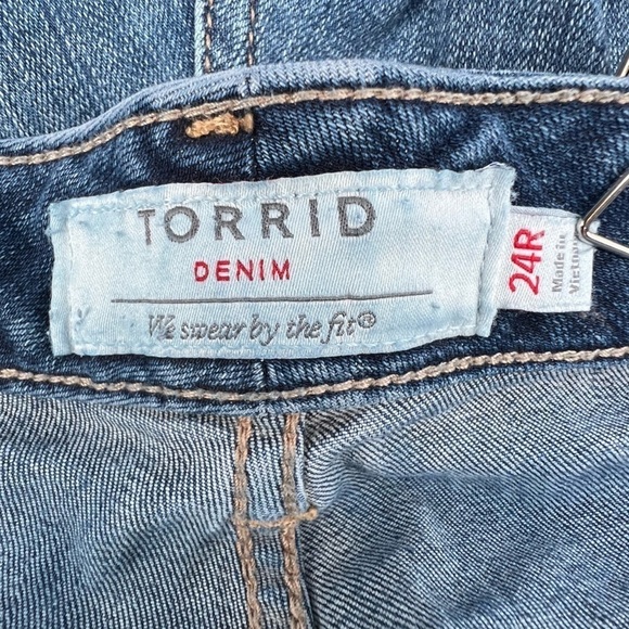 Torrid Wide Leg Distressed Jeans Size 24 Regular Women’s - Picture 2 of 5